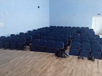 Театральные кресла ДЕБЮТ в актовом зале.
